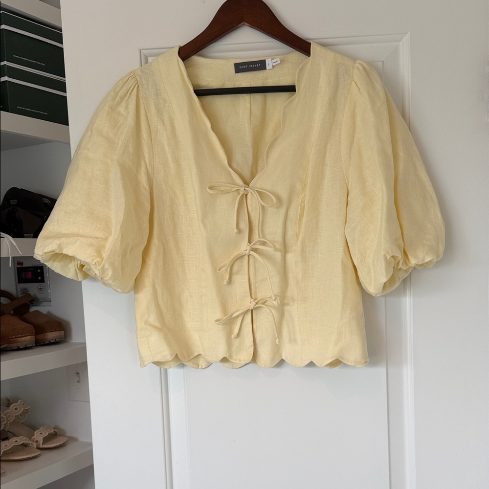 Tie-Front Puff Sleeve Blouse in Pale Yellow
